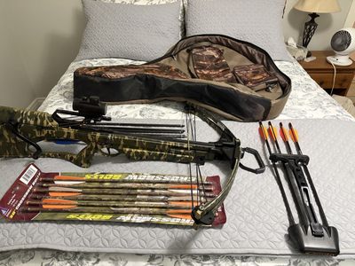 Barnett Quad 400 crossbow with Scope, Case, Quiver, and Bolts