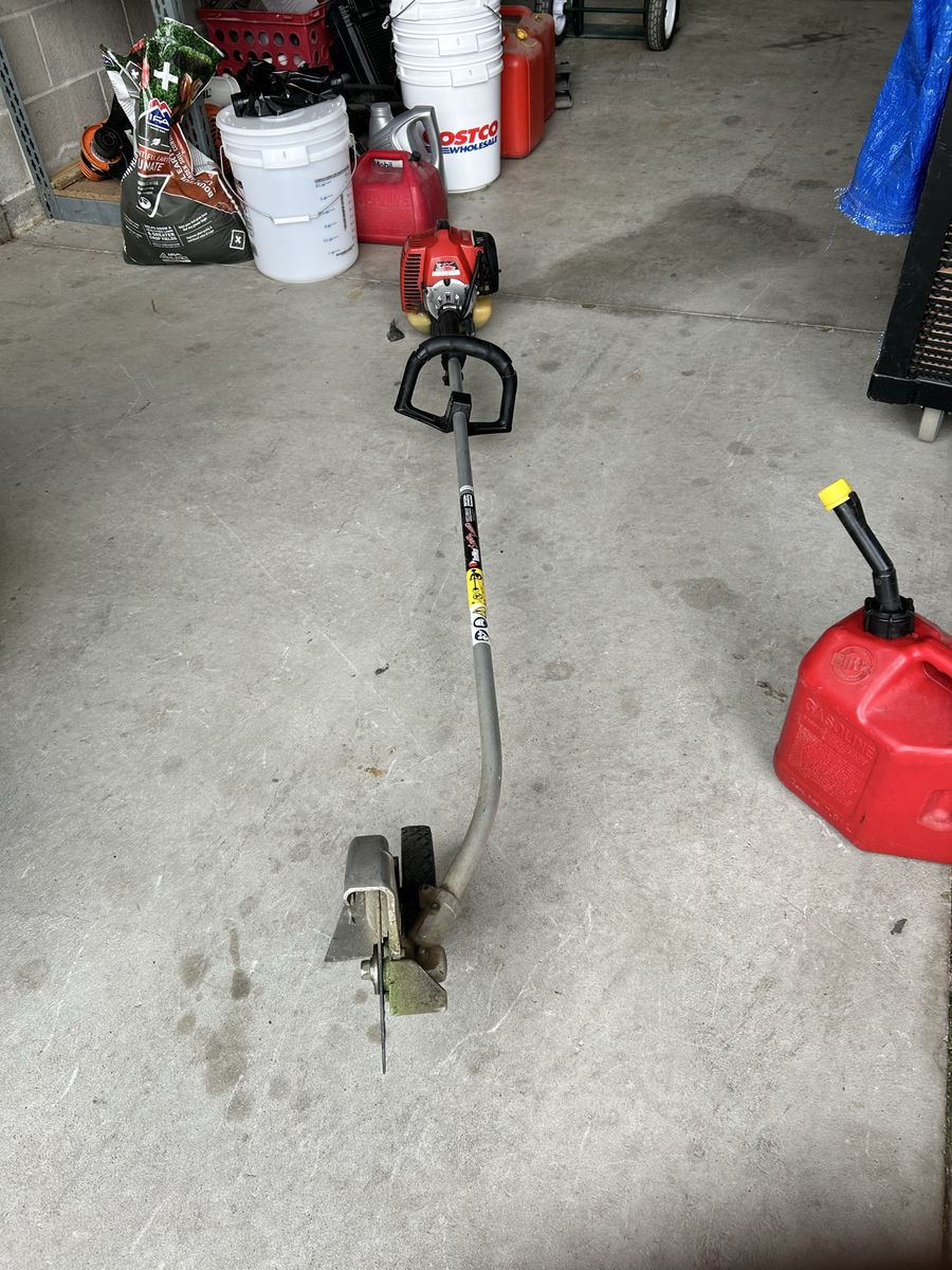 Poulan Pro PP28CD 28cc 2-Cycle Gas Curved Shaft String Trimmer/Weed Wacker