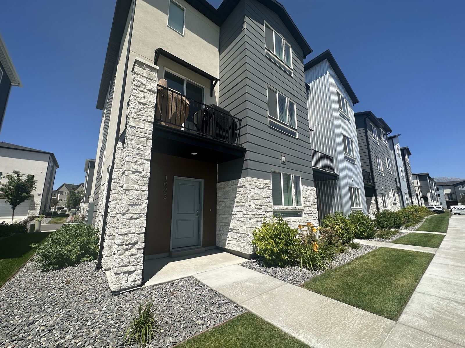 4 bed 3.5 bath townhome