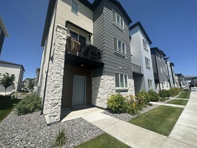 4 bed 3.5 bath townhome