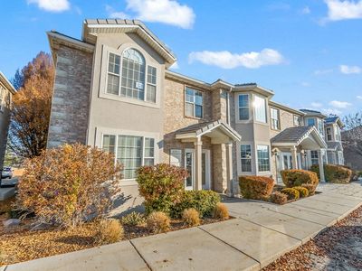 Main Floor Office Space for Lease – Utilities Included