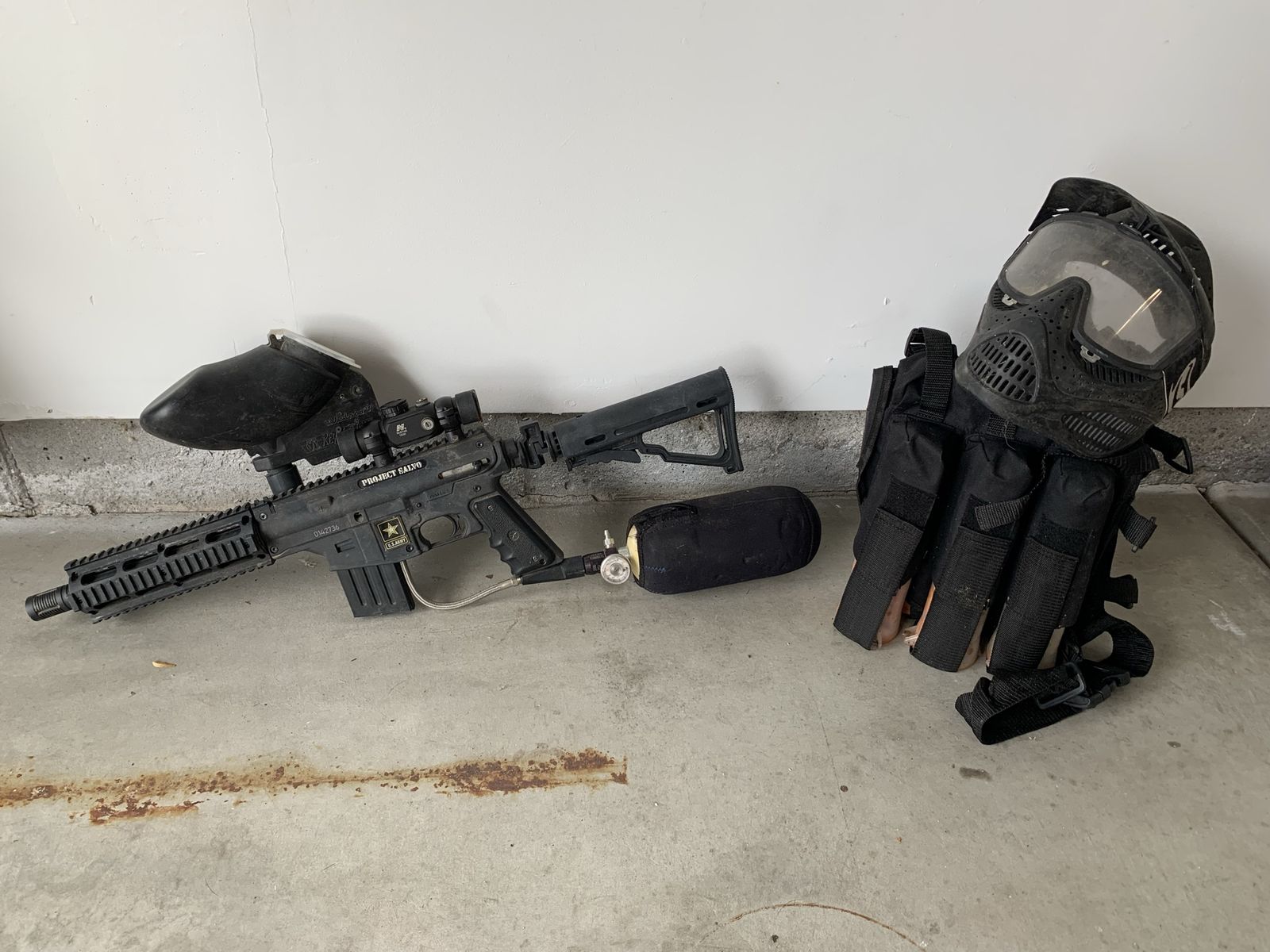 US Army Project Salvo Paintball Marker with Tank, Hopper, Face-mask and Harness