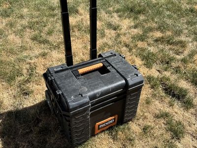 Ridged rolling toolbox