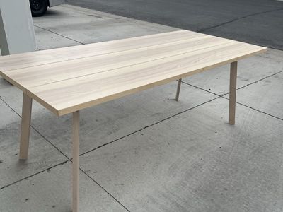 LIKE NEW!! IKEA YPPERLIG DINING TABLE!!
