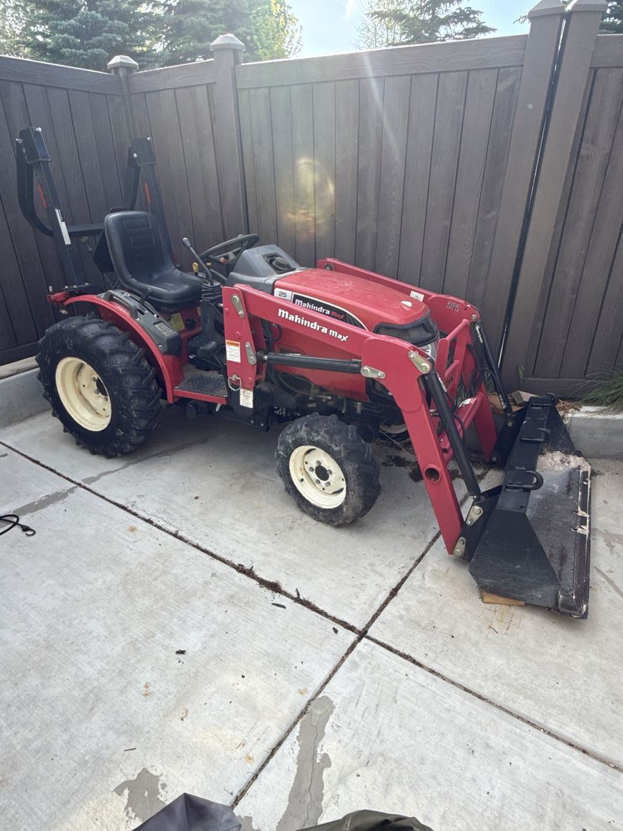 Mahindra Max 25 hp HST