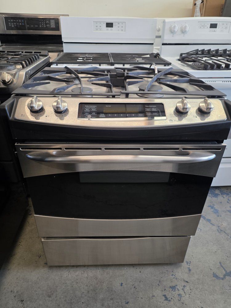 
FOR SALE – GE PROFILE STAINLESS STEEL GAS RANGE

