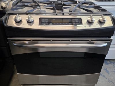 FOR SALE – GE PROFILE STAINLESS STEEL GAS RANGE
