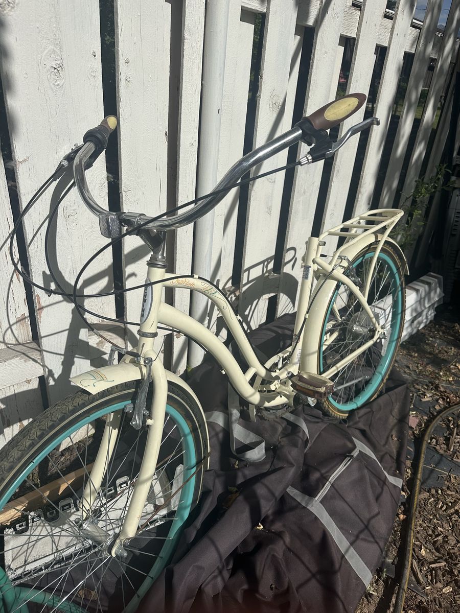 SCHWINN Womens Cruiser Bike Cream Blue Teal Accents 7-Speed