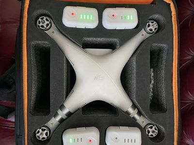 (For parts or repair) DJI Phantom 3 Advanced Drone Bundle with Camera, Batteries & Browser Carrying Case.