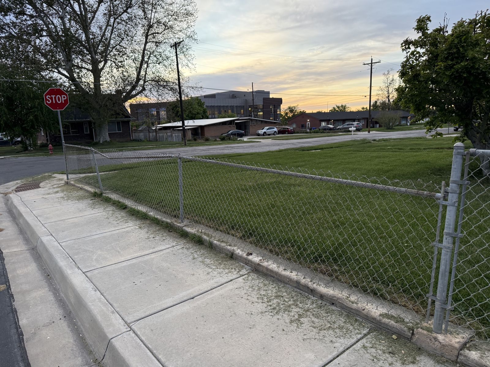 Free chain-link fence