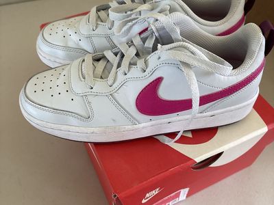 Nike Court Borough Low 2 Youth White/Pink Sneakers Size 6Y Basketball Shoes Size 6Y
