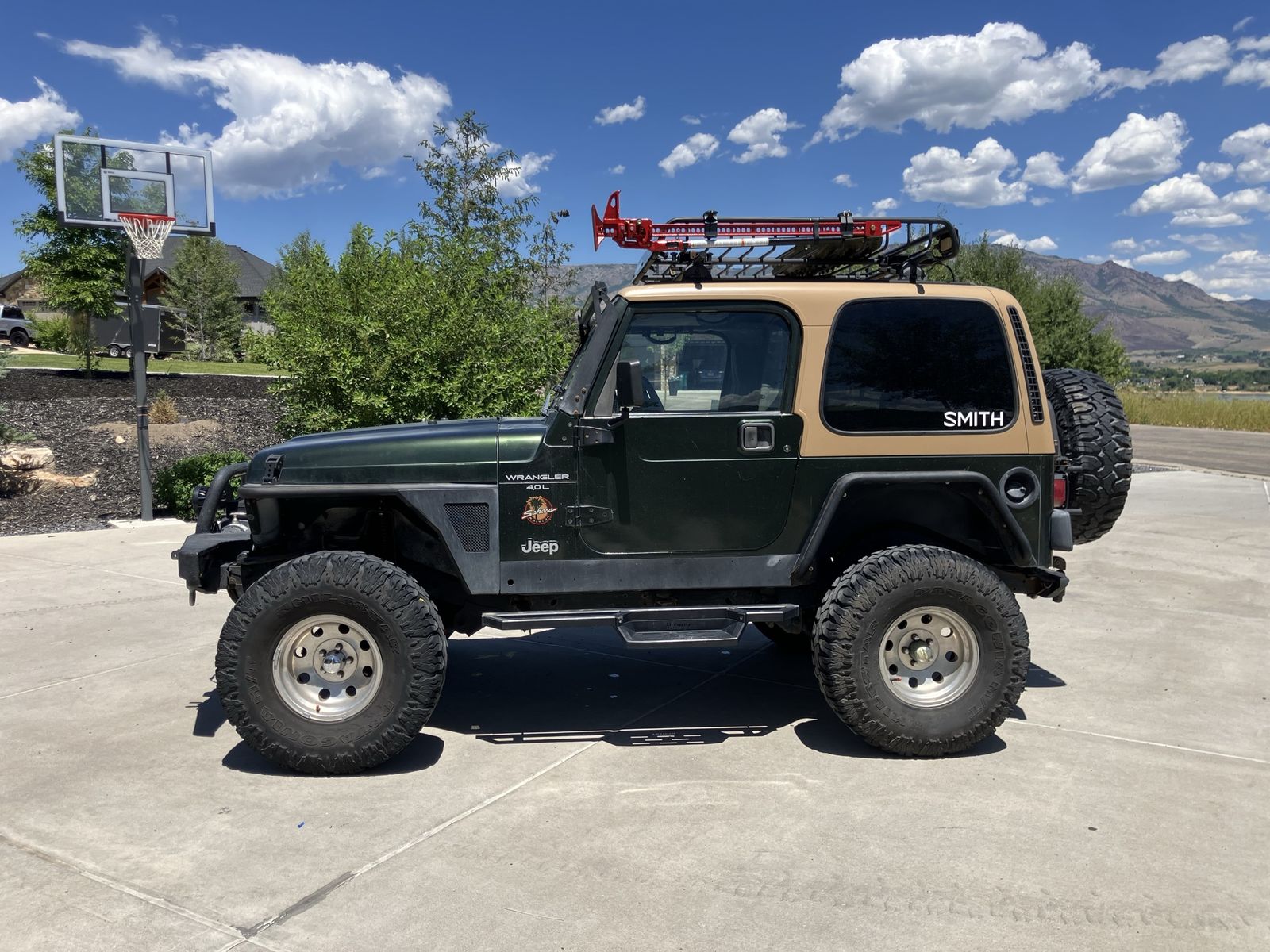 1998 Jeep Wrangler Sahara 6 cylinder 4.0L Hard Top: Off-Road Ready, Roof Rack, and Winch