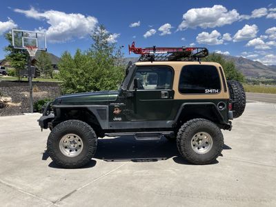 1998 Jeep Wrangler Sahara 6 cylinder 4.0L Hard Top: Off-Road Ready, Roof Rack, and Winch