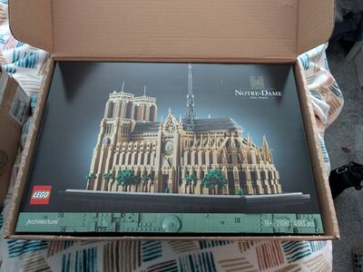 Notre Dame Lego Architecture 21061