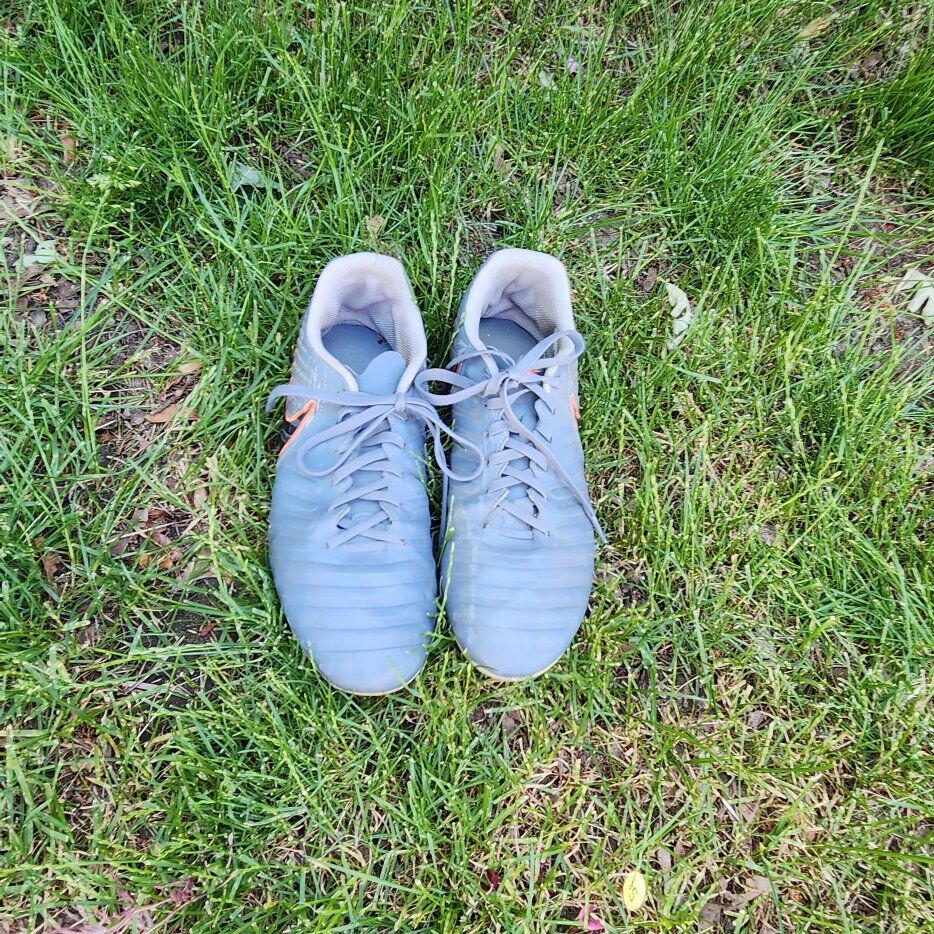 Nike tiempo soccer cleats 8.5