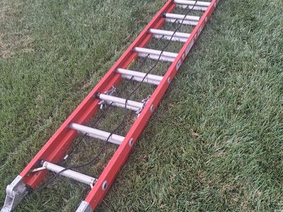Werner 28 ft Fiberglass Extensions Ladder with 300 lb Load Capacity Type IA Duty Rating