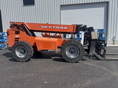 Telehandler skytrak 1054 forklift gradall low hours.