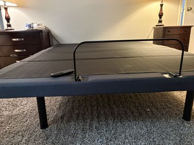 Queen-size adjustable platform bedframe