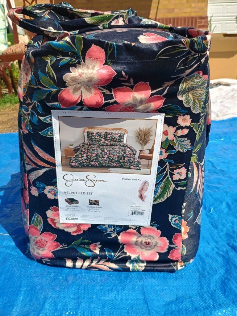 twin/twin xl floral velvet bed set