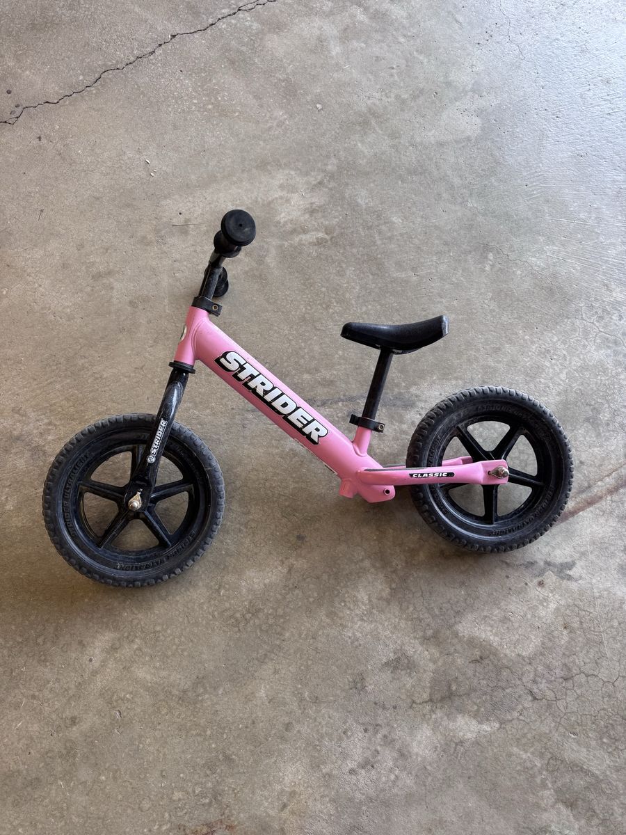 Strider Classic 12 Kids Balance Bike - Pink