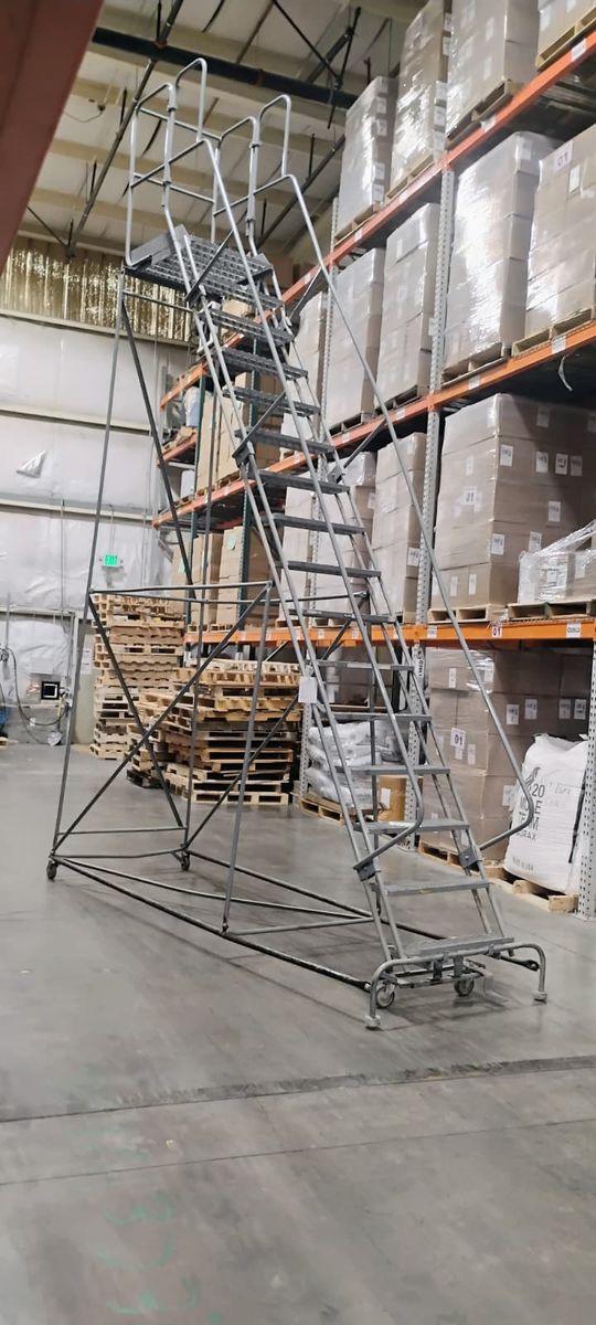 16 Step Grip Step Ladder - FOR SALE!