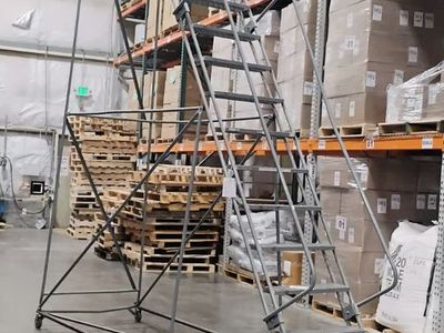 16 Step Grip Step Ladder - FOR SALE!