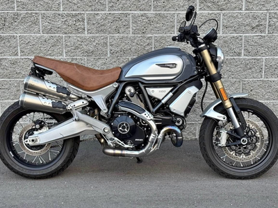 Ducati scrambler 1100 Special (725 miles!)