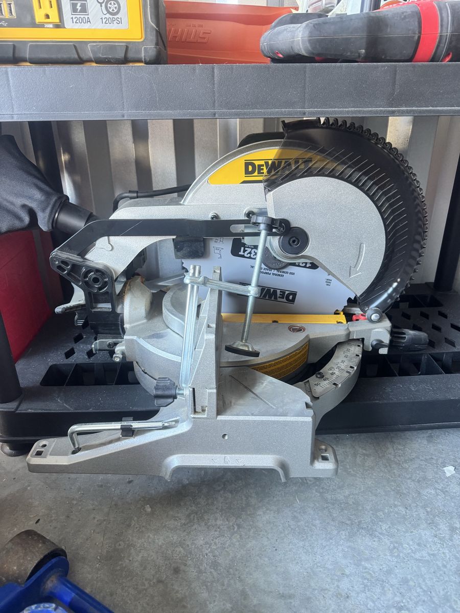 Dewalt 15 AMPS 12in SAW