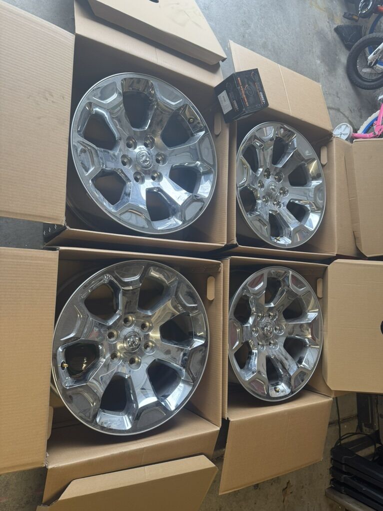 20x9 6 Lug 2026 Ram 1500 Big Horn New take off