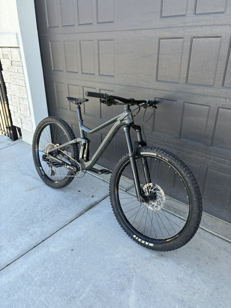 2023 Scott Genius 950 Medium Size Frame