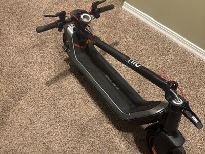 NIU KQi3 MaX Foldable Electric Scooter