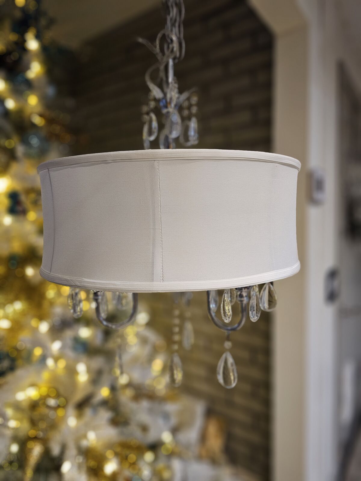 NEW 3 LIGHT WHITE FABRIC BARREL CRYSTAL CHANDELIER