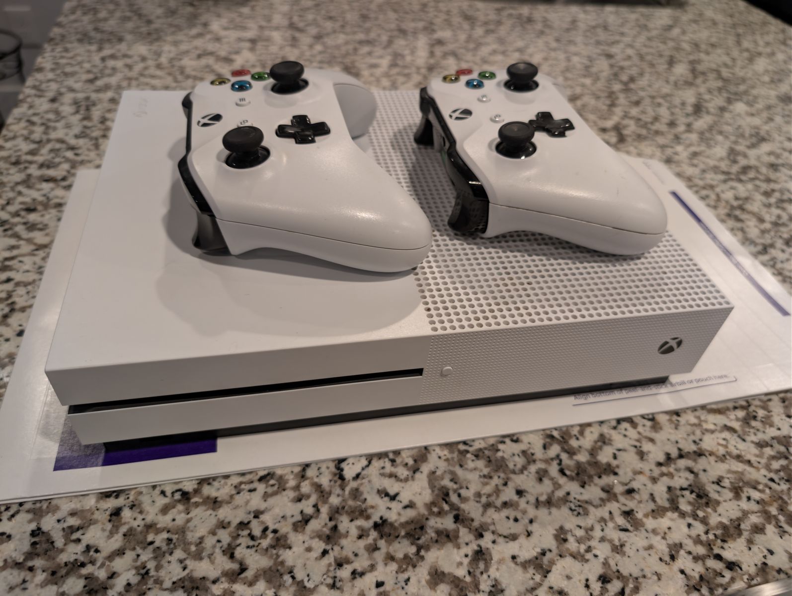 Xbox One S 1TB 2 Controllers