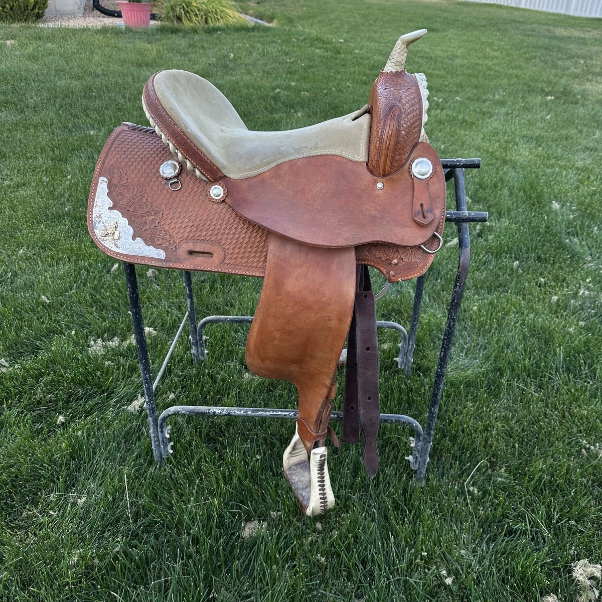 “16 barrel Saddle
