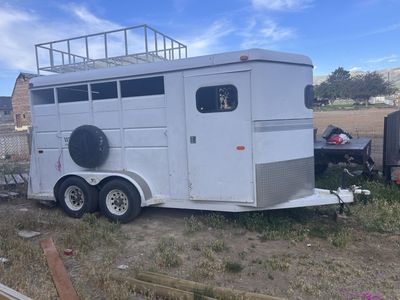 Used White Horse Trailer - Reliable Transport for Your Equine Companions