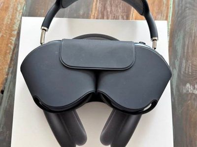Apple AirPods Max Wireless Over-Ear Headphones - Midnight black with Smart Case