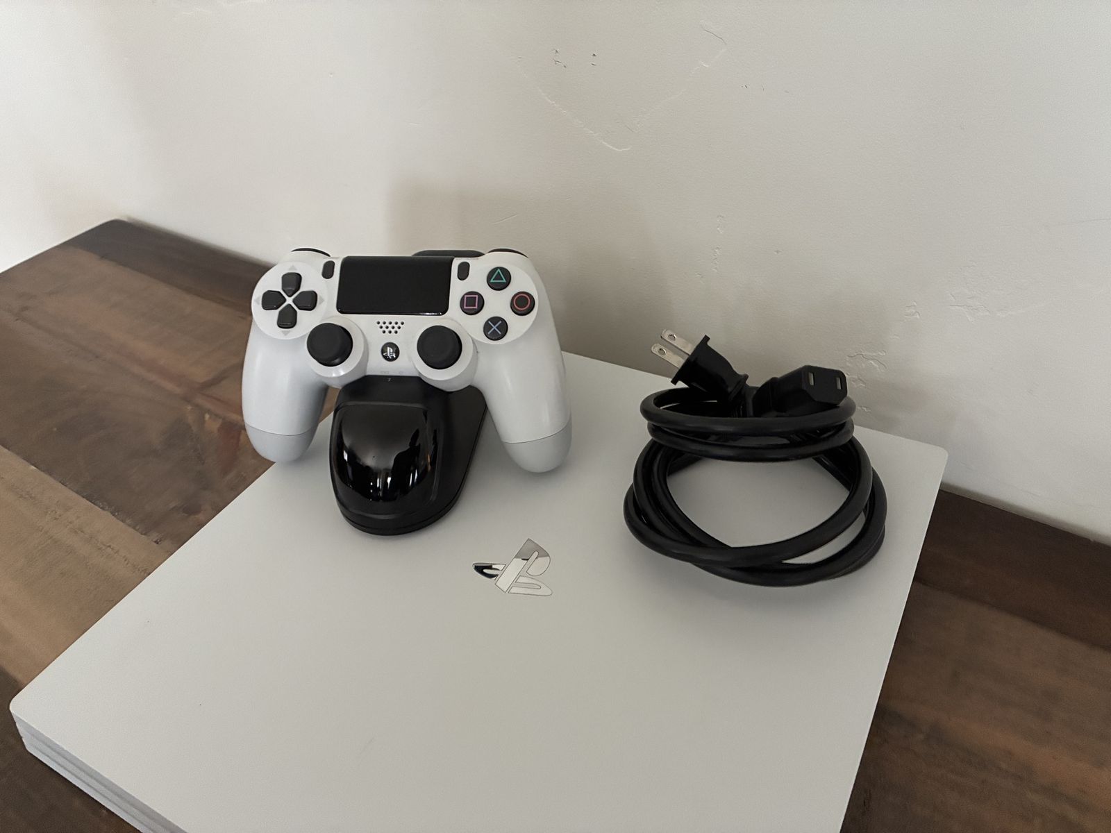 Main image 3