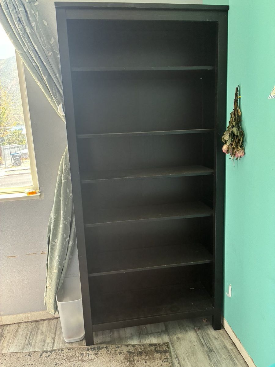 Used Black Wood Bookshelf with 5 Shelves - Versatile Storage for Any Room