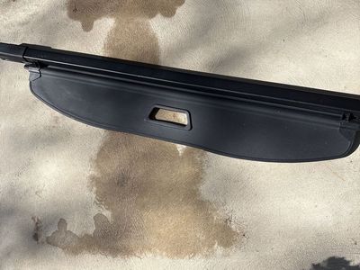 Jeep Grand Cherokee Retractable Cargo Cover