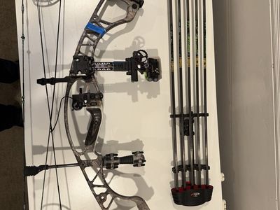 Complete Bow Hunting Kit (Hoyt Spyder Thirty With Premium Components & Accessories)