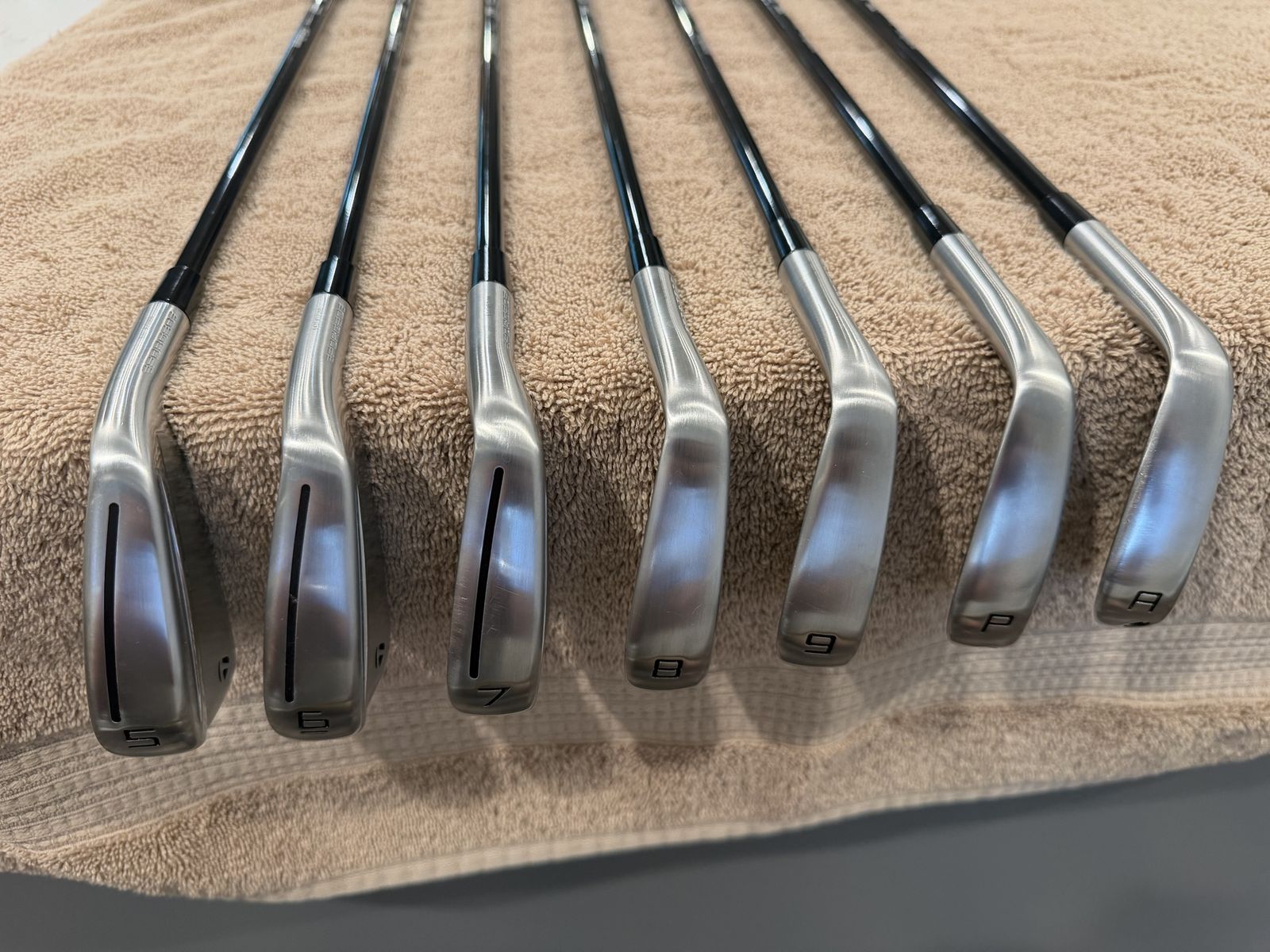 TaylorMade P790-25 Iron Set (5-PW, AW Graphite Used Golf Club Set - RH