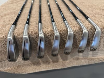 TaylorMade P790-25 Iron Set (5-PW, AW Graphite Used Golf Club Set - RH