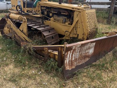 Caterpillar D4 Dozer w/ blade