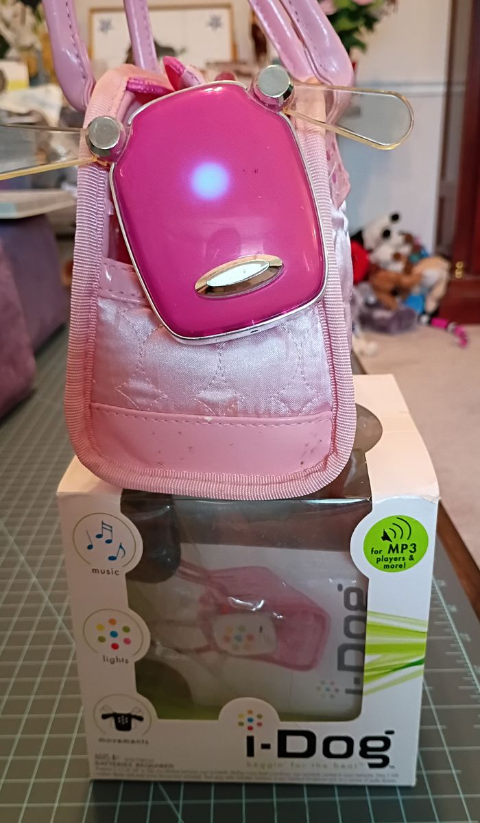 Pink i-Dog 2006 in carry case