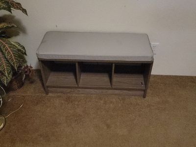 Entryway Storage Bench – Great Condition