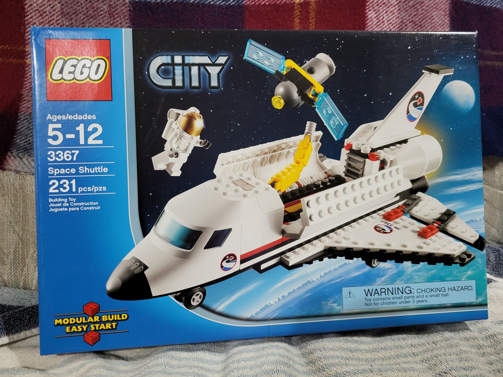 LEGO CITY SPACE SHUTTLE  2011 ISSUE