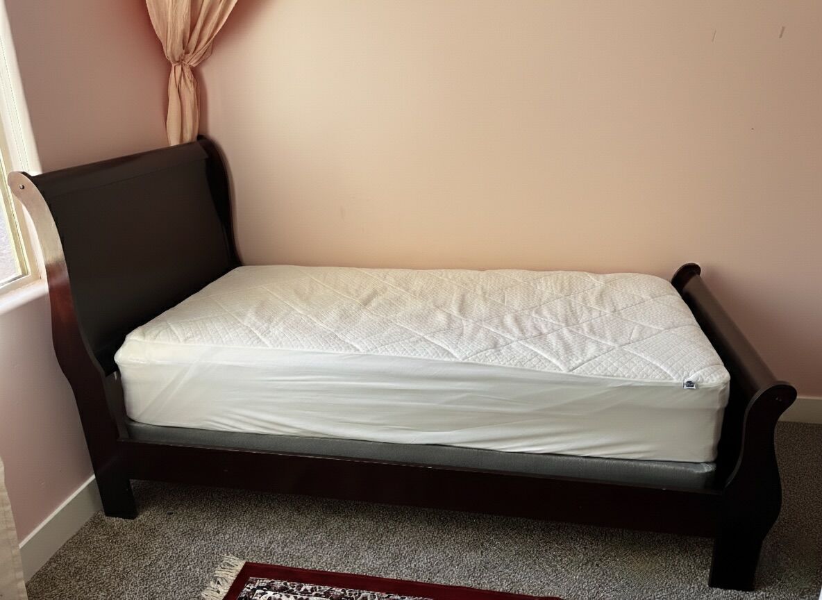 Twin Bedroom Set incl. mattress