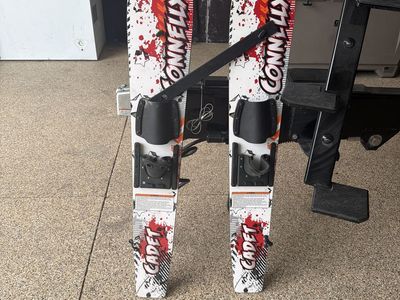 Connelly Cadet Youth Waterskis with Trainer Bar & Adjustable Bindings