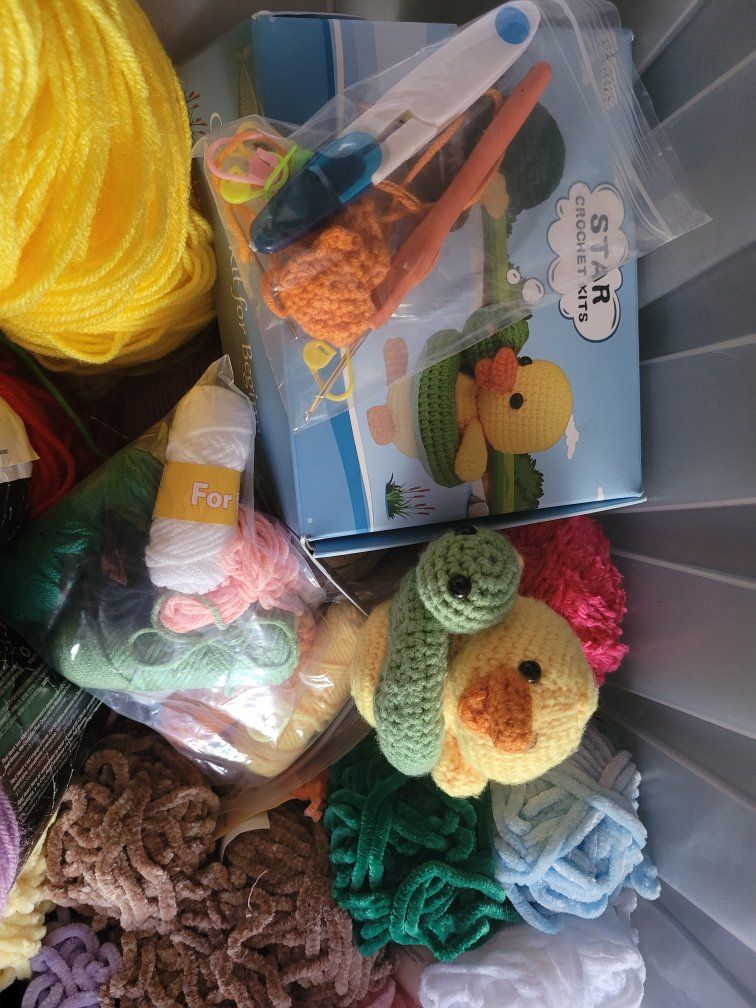 Star Crochet Kits & Mixed Yarn Lot - Beginner-Friendly Craft Supplies