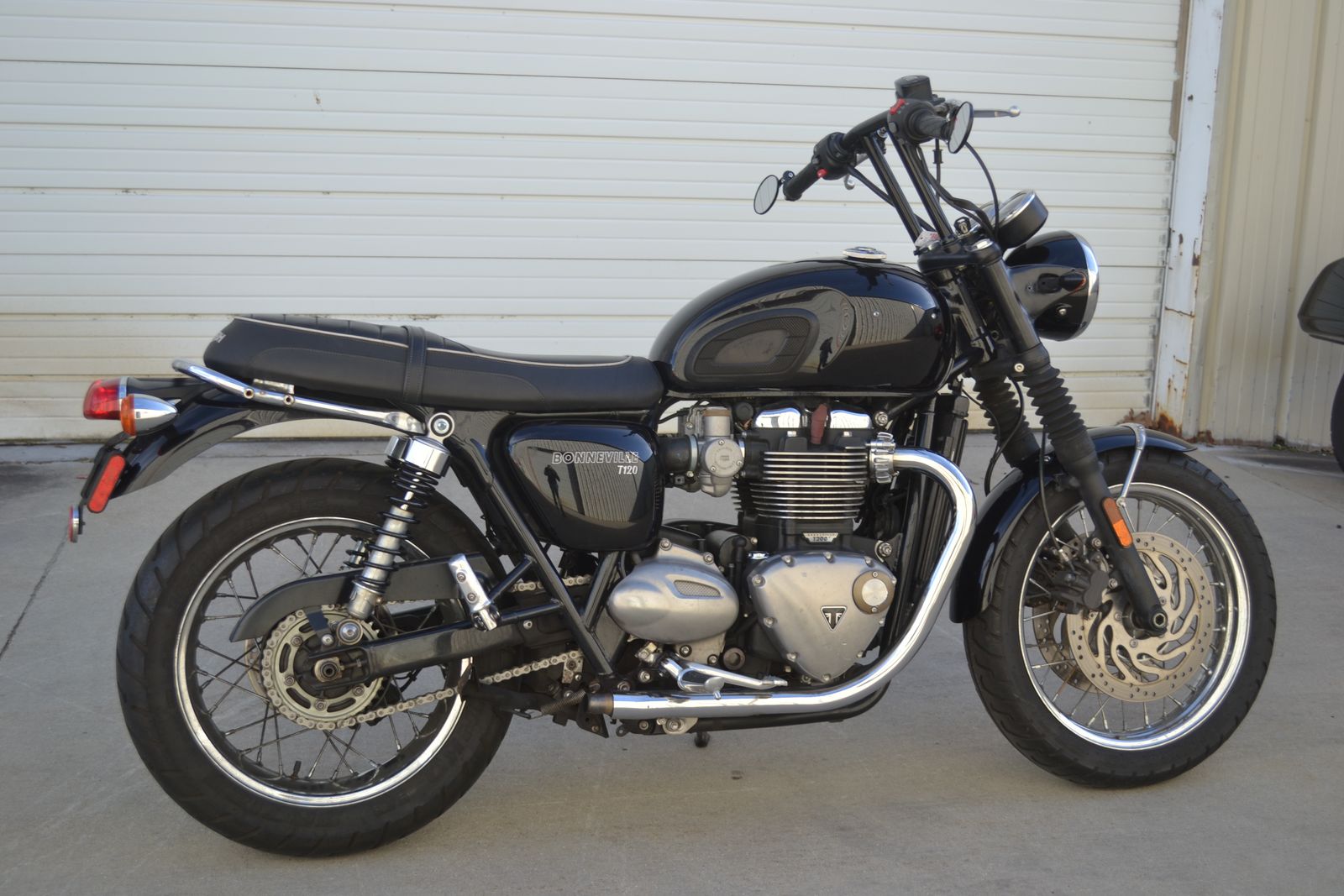 2016 Triumph Bonneville T120 - 1,200cc sport cruiser